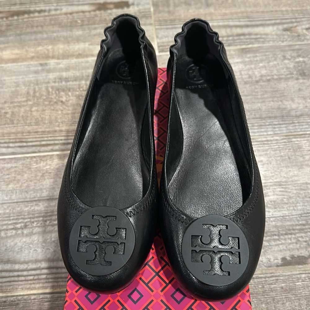 Tory Burch Minnie Travel Leather Ballet Flats in Black